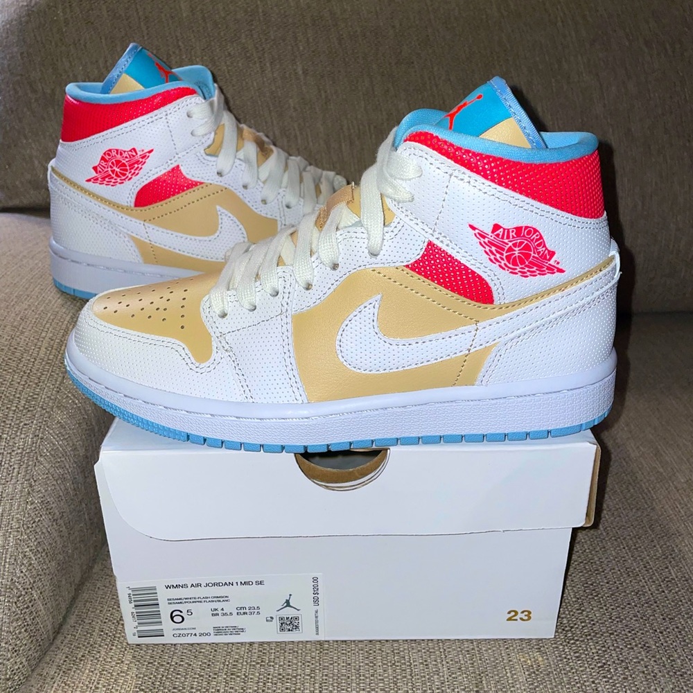 Air Jordn 1 Mid SE Sesame